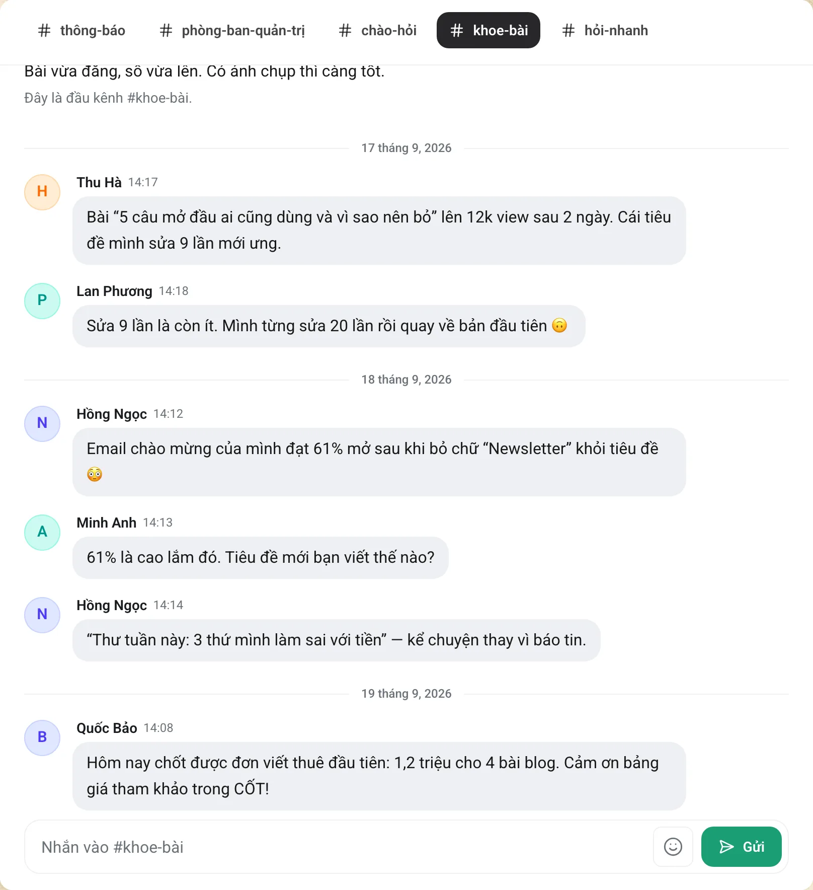 Giao diện chat với danh sách kênh ở trên và tin nhắn bên dưới